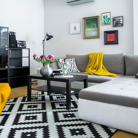 Pollock Apartment In Old Town Братислава Экстерьер фото